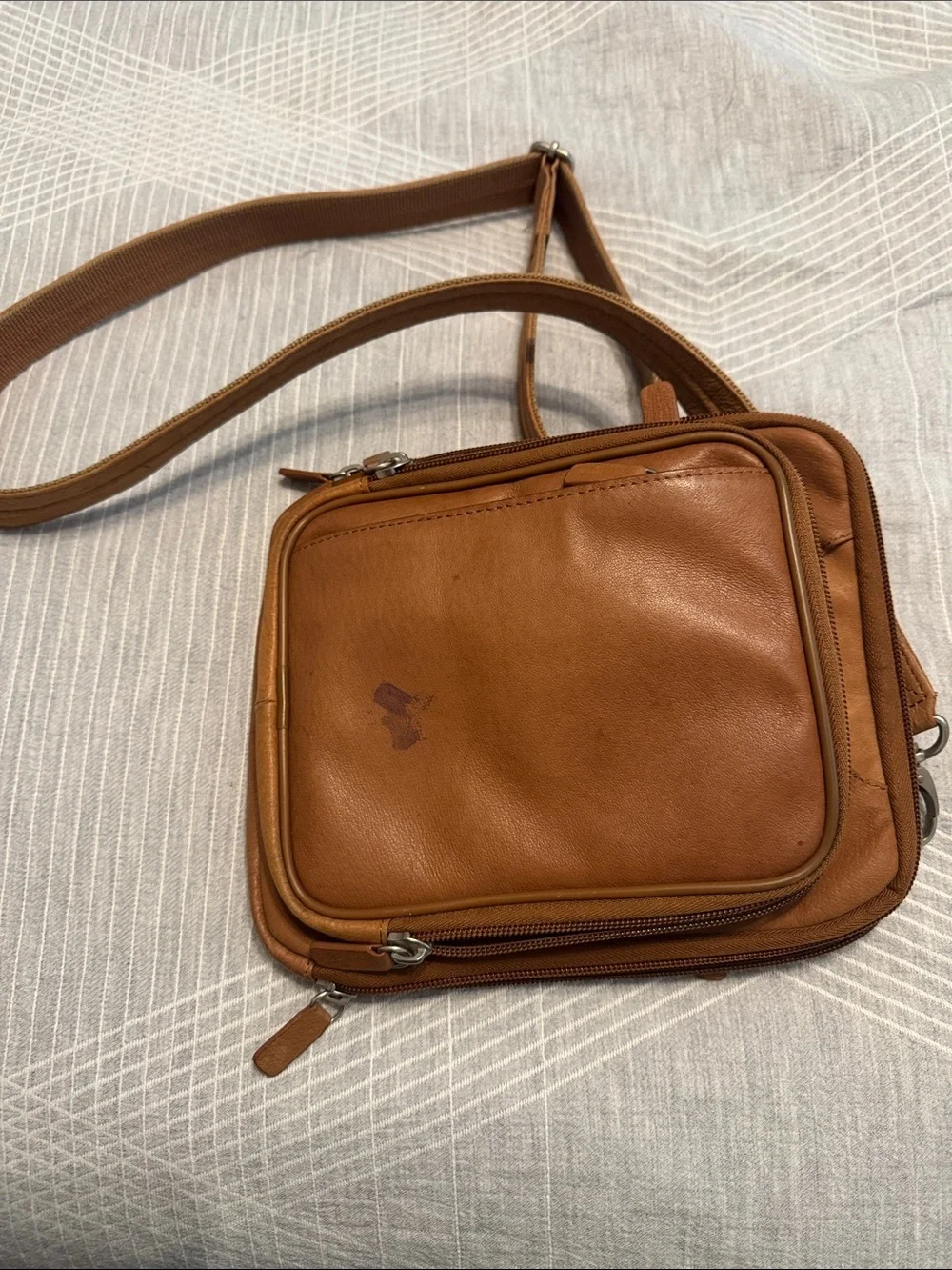Unisex Gun Tote'n Mamas Concealed Carry Raven Shoulder Pouch, Tan
